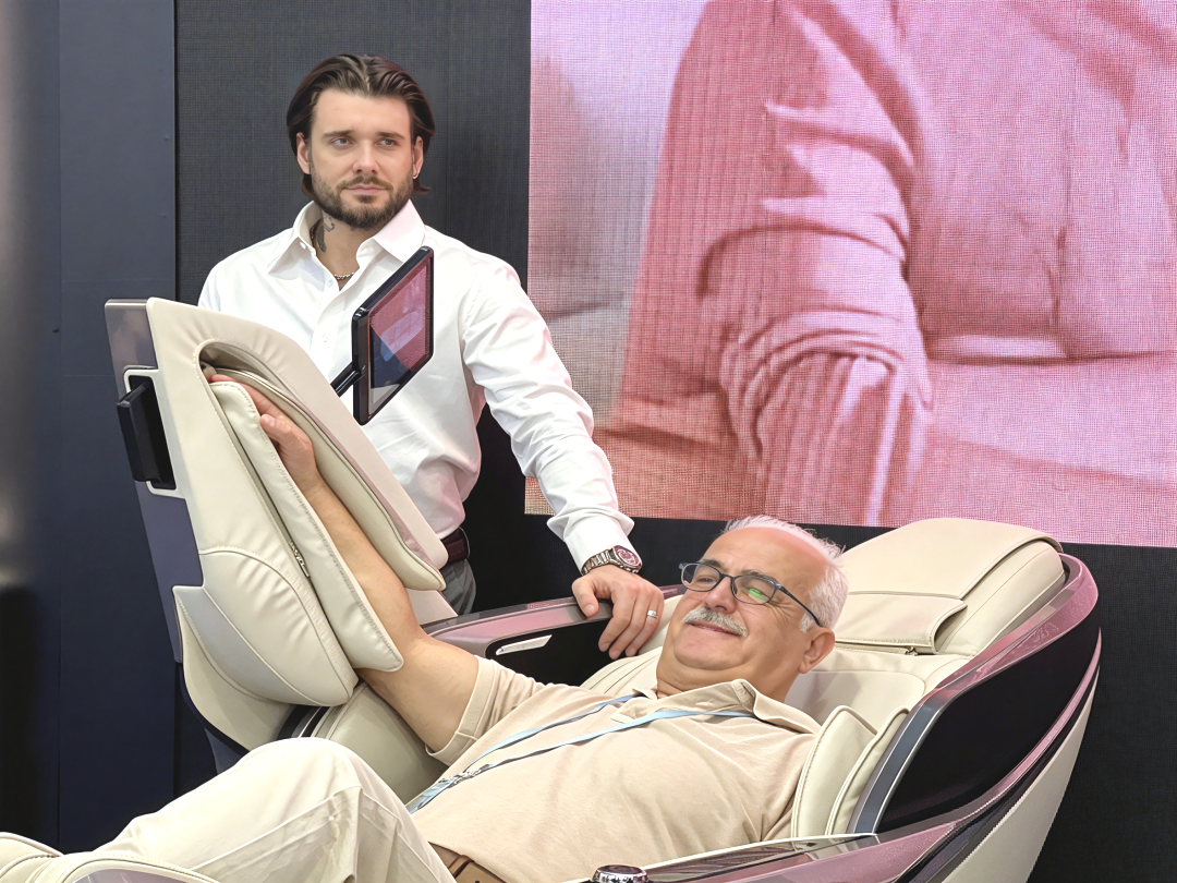International buyer trying a ROTAI massage chair at the Canton Fair